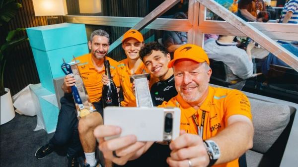 Зак Браун: McLaren борется за титул в обоих зачетах
